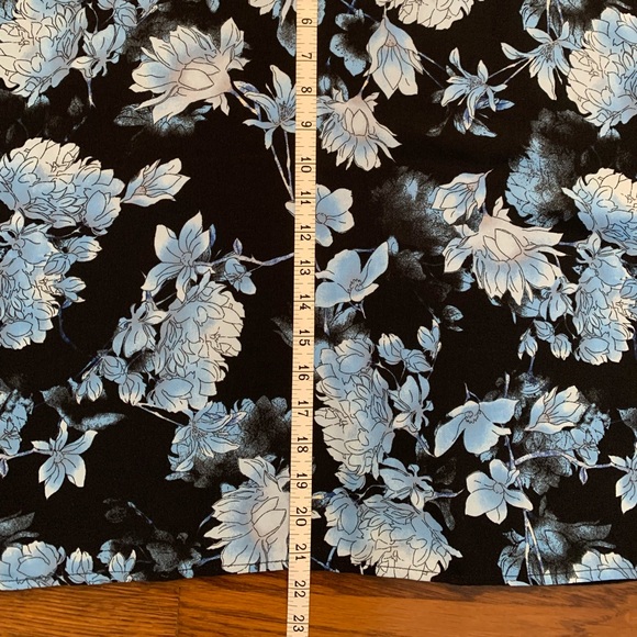 Cute shorter blouse with tulip sleeves * 1X - Picture 6 of 7